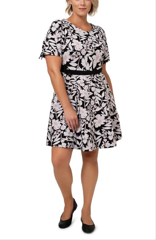 Dive Into Trendy Women's Fashion Leota Women's Mackenzie Floral Dress Black Size 1X