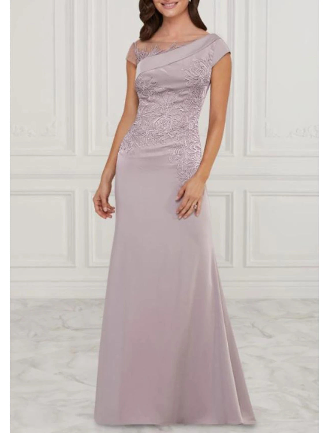 Fashion-Forward Style Sheath / Column Mother of the Bride Dress Elegant & Luxurious Bateau Neck Sweep / Brush Train Satin Short Sleeve with Appliques