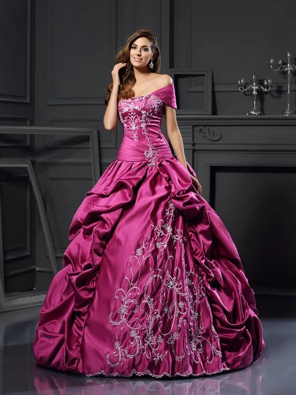 Fashion Essentials Ball Gown Sweetheart Applique Sleeveless Long Satin Quinceanera Dresses