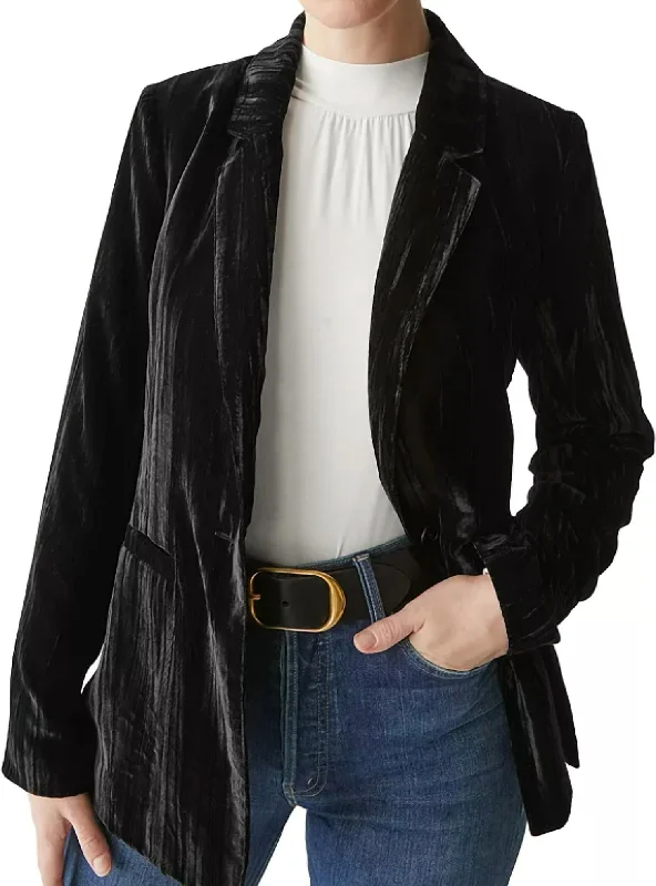 Comfortable Chic Darby Longline Blazer In Crinkle Velvet In Black