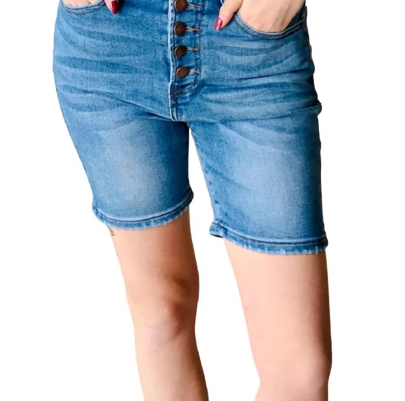 Trend Setting Wardrobe Button Fly Mid-Thigh Shorts In Medium Wash