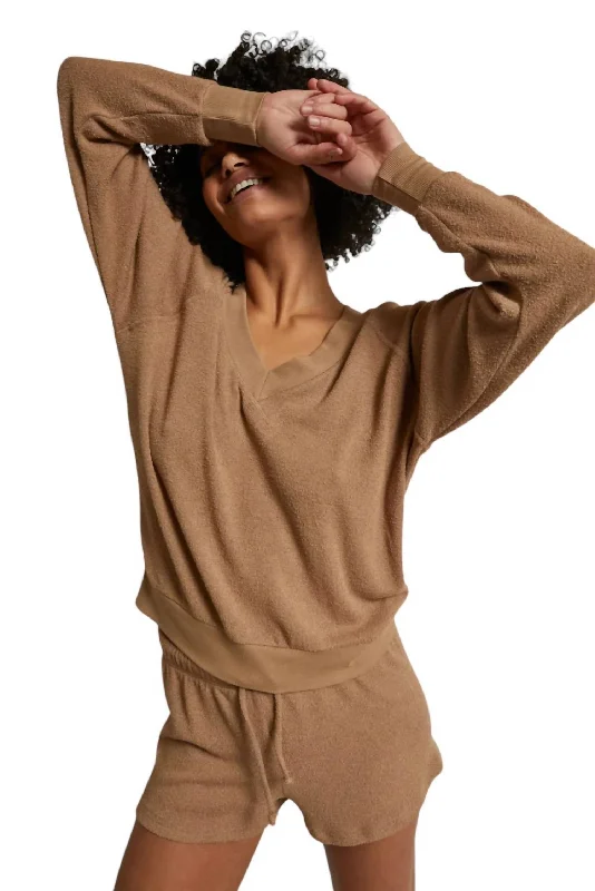 Vibrant Femme Fashion O'connor Boucle V Neck Sweatshirt In Walnut